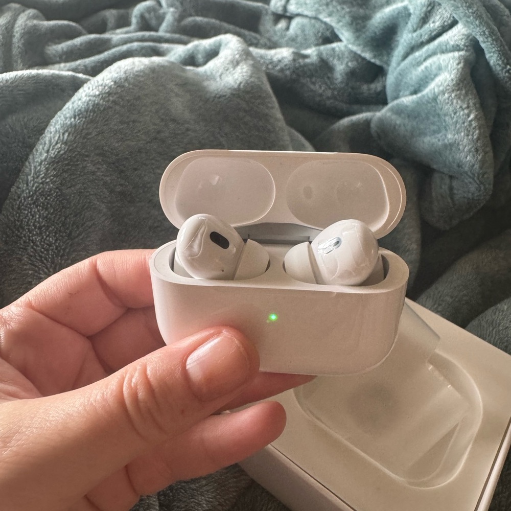 Apple AirPods Pro with MagSafe Charging Case